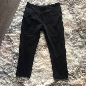 Cropped black leggings